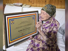 Premiată la 105 ani | Diplomă aniversară pentru cea mai vârstnică persoană originară din Axente Sever | Foto