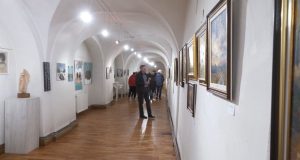 Salonul de iarnă la Muzeul Municipal Mediaș | 22 artiști expun pe simeze