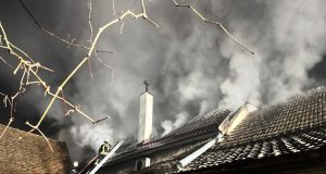 Incendiu la o casă din Valea Viilor | Pompierii medieșeni intervin cu mai multe autospeciale