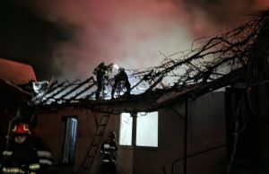 Casă distrusă în urma unui incendiu | Cauza: coșul de fum necurățat