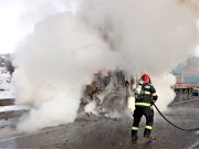 Ansamblu tir cuprins de flăcări pe A1 | Foto