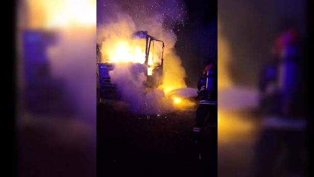 INCENDIU1 Incendiu la un camion dezafectat în Copșa Mică