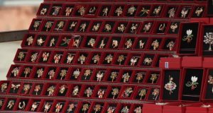 Primele mărțișoare și ghiocei, la vânzare în zona pieței agroalimentare | VIDEO