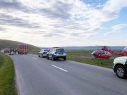 Motociclist (30) în stare de inconștiență după ce a lovit un parapet de beton