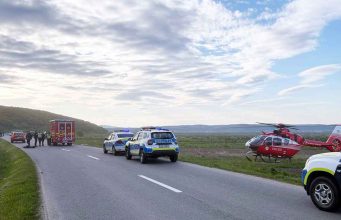 Motociclist (30) în stare de inconștiență după ce a lovit un parapet de beton