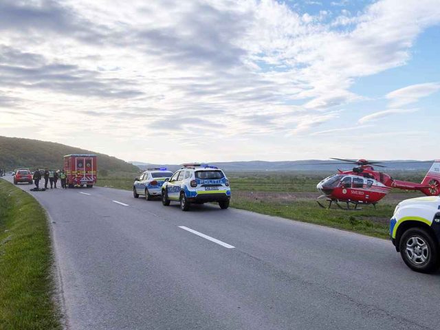 Motociclist (30) în stare de inconștiență după ce a lovit un parapet de beton