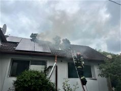 Incendiu la acoperișul unei case de locuit | Foto