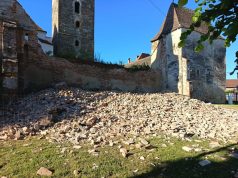 O porțiune din zidul de incintă al Bisericii Fortificate din Moșna s-a prăbușit | Reacția autorităților