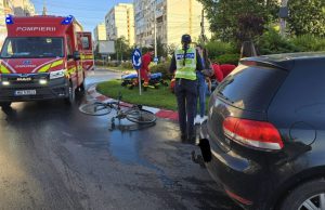 Biciclist acroșat într-un sens giratoriu de o șoferiță care nu i-a acordat prioritate | Foto