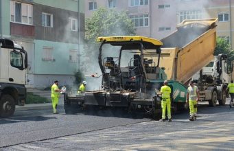 Se toarnă covor asfaltic pe 3 străzi din cartierul Vitrometan | VIDEO