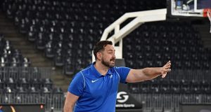 Antrenorul Carmin Popa de la CSS Mediaș pregătește lotul național de baschet feminin U17