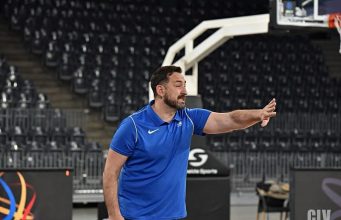 Antrenorul Carmin Popa de la CSS Mediaș pregătește lotul național de baschet feminin U17