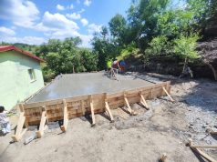 Fundația Tineri pentru Misiune Mediaș construiește case sociale pentru familii nevoiașe