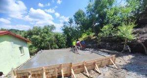 Fundația Tineri pentru Misiune Mediaș construiește case sociale pentru familii nevoiașe