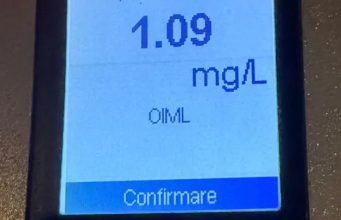 Autotamponare | Băut și fără permis a intrat cu mașina în peretele unui imobil
