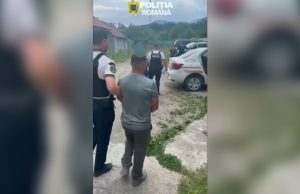 Trei bărbați au fost reținuți după au bătut un tânăr | VIDEO